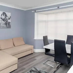 Leeds Centre Spacious House Free Parking And Wi-fi Apartment