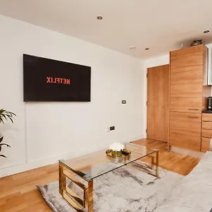 King Deluxe Large Balcony& Free Parking! Apartment