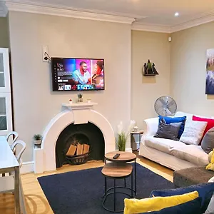 Stylish 2 Bedroom Apartment, Leeds Centre + Free Parking Apartment